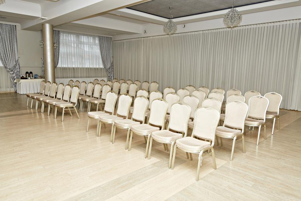Hotel Ted ラドムスコ エクステリア 写真